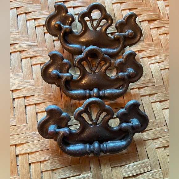 1986 Brass Drawer Handles Pulls Ornate Salvage Hardware B8790 Batwing Set of 3 - Picture 1 of 3